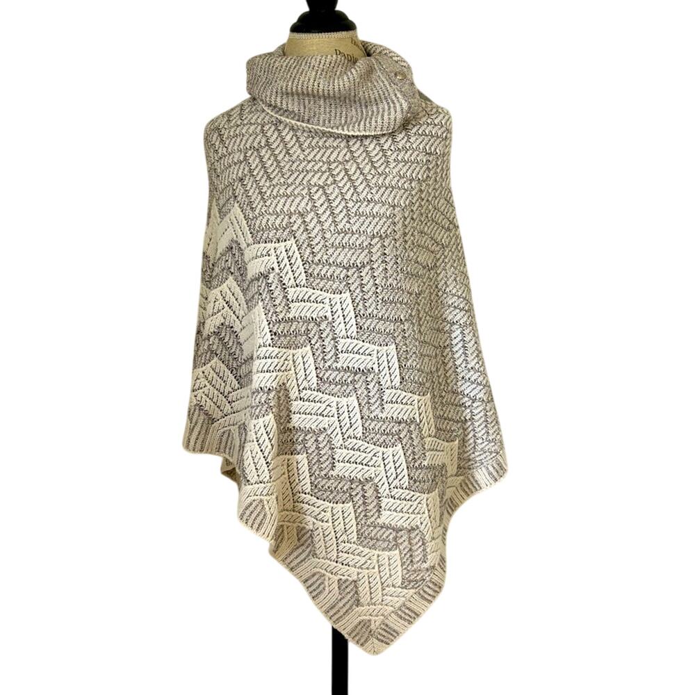 White House black market whom split knit poncho gray white silver sz S/M chevron